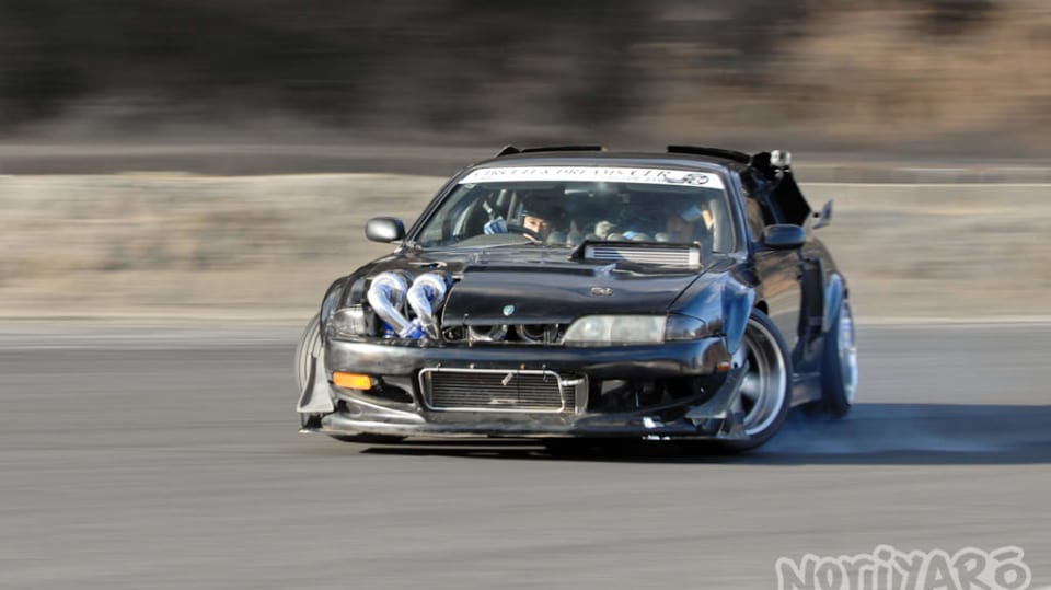 Nissan dostal čtyři turba. Extrémní japonský tuning